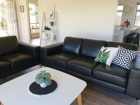 Beautiful Home- Walk To Beach-Short Drive To Noosa - Accommodation Port Macquarie 3