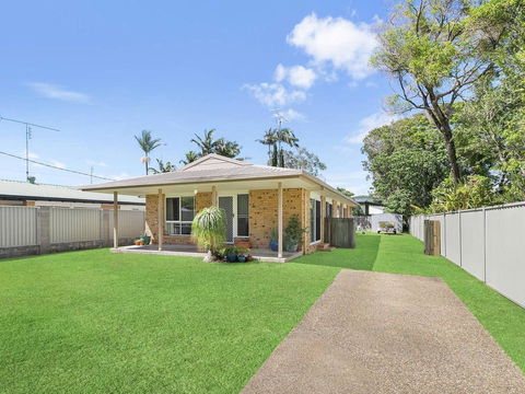 Beautiful Home- Walk To Beach-Short Drive To Noosa - Accommodation Port Macquarie 7