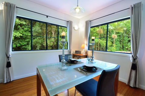 Misty Mountains Rainforest Retreat - Accommodation Port Macquarie 11