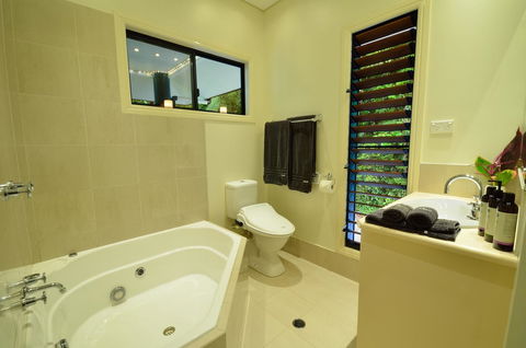 Misty Mountains Rainforest Retreat - Accommodation Port Macquarie 12