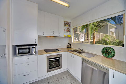 Surf Dance Apartments - Accommodation Port Macquarie 15