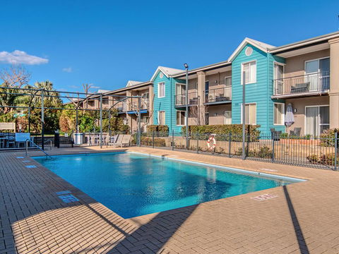 Waters Edge Apartment With Jetty - Accommodation Port Macquarie 1