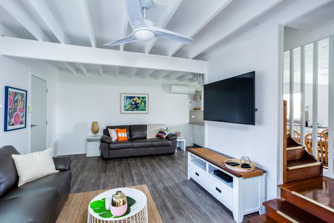 Wayfarers Beachouse - Rainbow Beach, Everything You Need, Just Metres To The Beach - Accommodation Port Macquarie 2