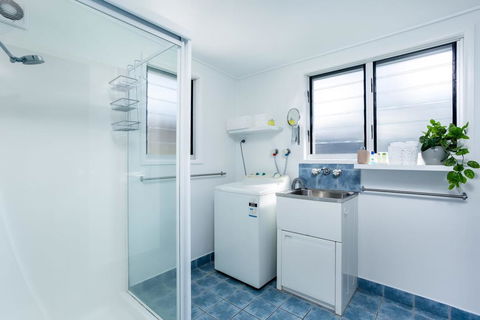 Wayfarers Beachouse - Rainbow Beach, Everything You Need, Just Metres To The Beach - Accommodation Port Macquarie 1
