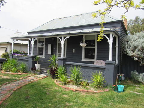 Welcome Stranger Cottage - Accommodation Port Macquarie 0