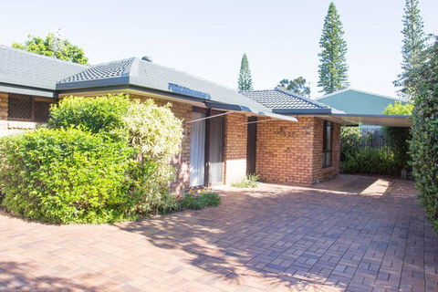 Wellington Parade 1/15a, Shelly Beach, Caloundra - Accommodation Port Macquarie 1