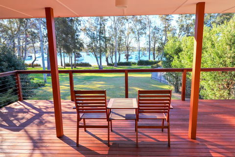 Wemberley Lakehouse - Accommodation Port Macquarie 0