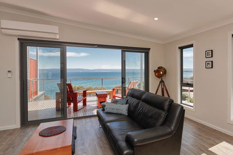 Whale Watcher 2 - Accommodation Port Macquarie 1