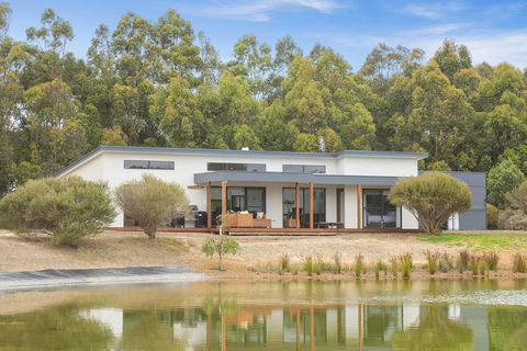 Wharfedale - Accommodation Port Macquarie 0