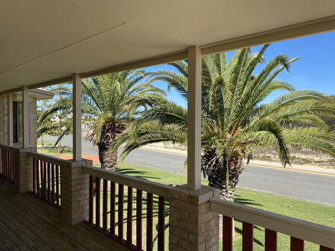 Whispering Palms - Accommodation Port Macquarie 1