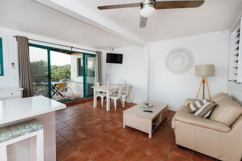 White Waves On The Beach - Accommodation Port Macquarie 1