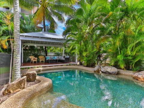 Whitehouse - Palm Cove - Accommodation Port Macquarie 0