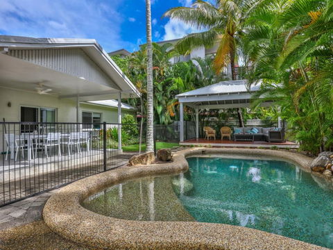 Whitehouse - Palm Cove - Accommodation Port Macquarie 2