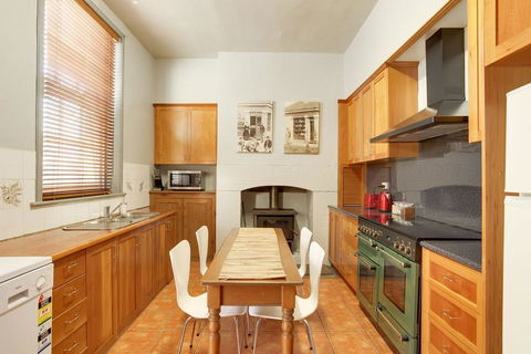 Whites Corner - Accommodation Port Macquarie 1