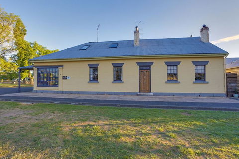 Whites Corner - Accommodation Port Macquarie 0