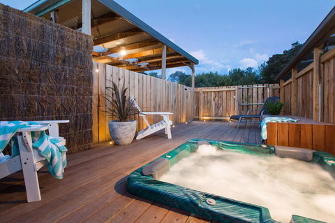 Whitewood Cottage - Secluded Spa - Accommodation Port Macquarie 0