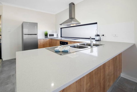 WHITSUNDAY Brand New Townhouse Close To Boardwalk - Accommodation Port Macquarie 1