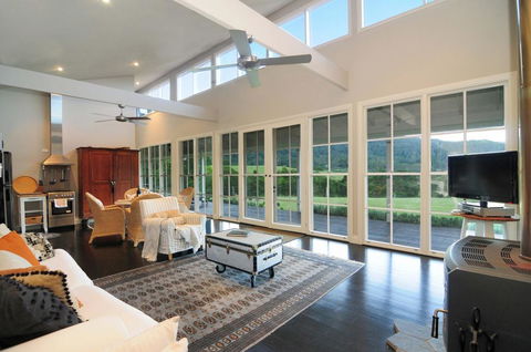 Willabrook Retreat - Mojo Cottage - Romantic Escape! - Accommodation Port Macquarie 2