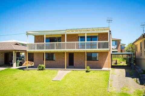 Williams Wonder - Large Beach House - Accommodation Port Macquarie 0