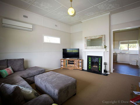 Wine Country Cottage Located Right At The Hunter Valley Gateway, Close To Everything - Accommodation Port Macquarie 1