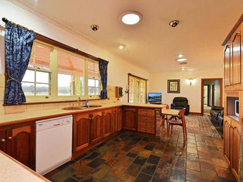 Wine Country Homestead 4-6br House - Accommodation Port Macquarie 2