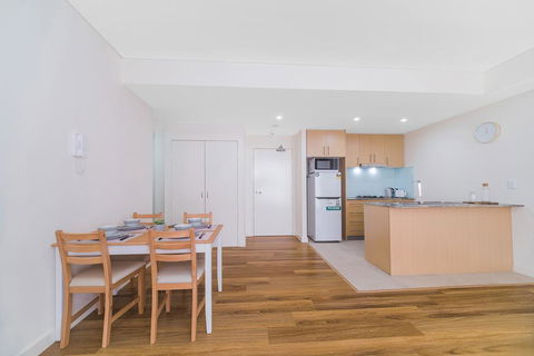 Wolli Creek Airport Serviced 2 Bedroom Apartment - Accommodation Port Macquarie 3