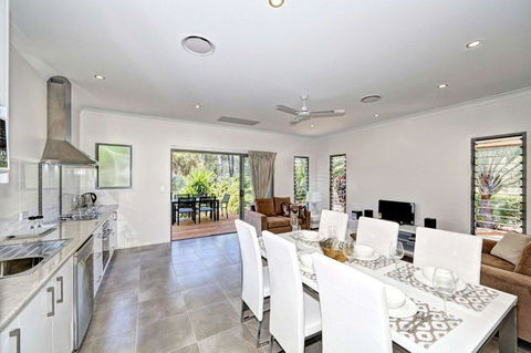 Woodgate Beach Houses - Accommodation Port Macquarie 2
