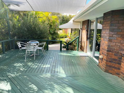 Woorim Secluded Palms Villa - Accommodation Port Macquarie 0