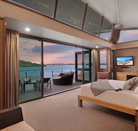 Yacht Club Villa 33 - Serenity - 4 Bedroom 4 Bathroom House Ocean Views 2 Buggies - Accommodation Port Macquarie