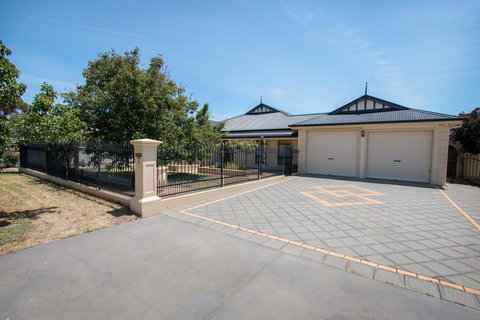 Yellow Rose Cottage - Accommodation Port Macquarie 0