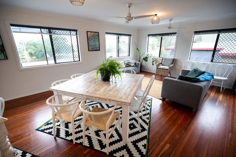 Yeppoon Beachhouse - Accommodation Port Macquarie 2