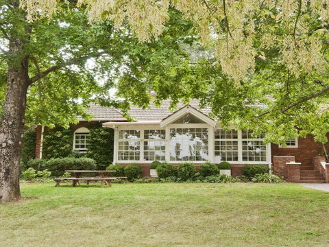 York Cottage - Grand Gate House And Enchanting Gardens - Accommodation Port Macquarie 0