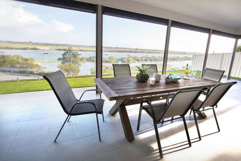 Serenity And Sweeping Murray River Views - Accommodation Port Macquarie 1