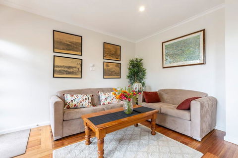 Spacious Bungalow5min Walk To Station5min To Box HillWiFiParking - Accommodation Port Macquarie 2