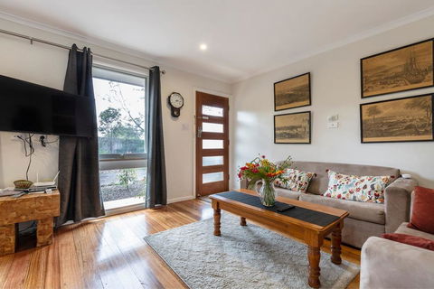 Spacious Bungalow5min Walk To Station5min To Box HillWiFiParking - Accommodation Port Macquarie 1