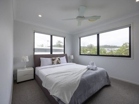 4BR Modern Home Near Parks And Dining With Outdoor Space - Accommodation Port Macquarie 3