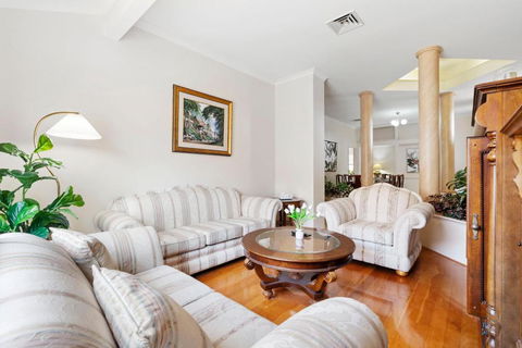 8 Flecker - Winthrop Mansion - Accommodation Port Macquarie 0