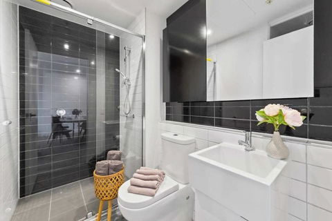 A Cozy 2BR Apt Next To Queen Victoria Market & Melbourne Central With City Views - Accommodation Port Macquarie 2