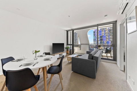 A Cozy 2BR Apt Next To Queen Victoria Market & Melbourne Central With City Views - Accommodation Port Macquarie 4
