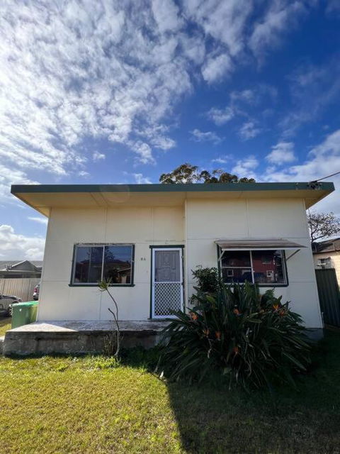 A Delightful Two-bedroom Cottage On Toowoon Bay. - Accommodation Port Macquarie 1