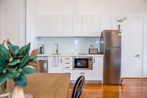 A Designer Apartment With Classic Heritage Details - Accommodation Port Macquarie 4