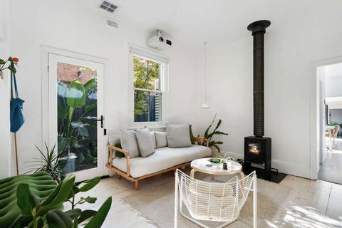 A Designer Terrace House By Edinburgh Gardens - Accommodation Port Macquarie 2
