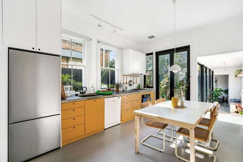 A Designer Terrace House By Edinburgh Gardens - Accommodation Port Macquarie 1
