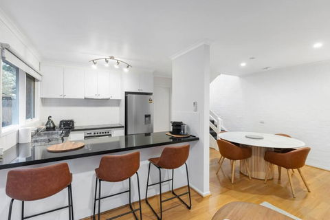 A Home Away From Home In Geelong - Accommodation Port Macquarie 1