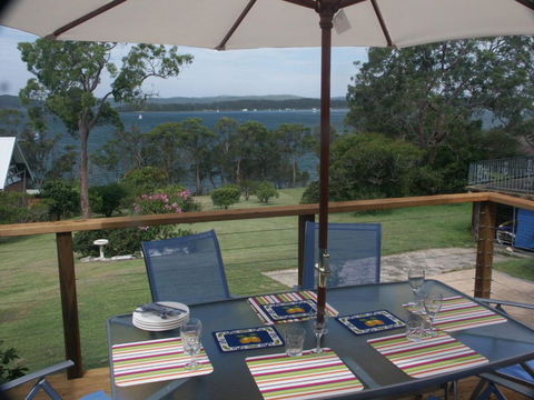 A LAKEHOUSE ESCAPE - A Waterfront Reserve On Shores Of Lake Macquarie - Accommodation Port Macquarie 1