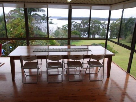 A LAKEHOUSE ESCAPE - A Waterfront Reserve On Shores Of Lake Macquarie - Accommodation Port Macquarie 3