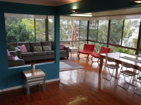 A LAKEHOUSE ESCAPE - A Waterfront Reserve On Shores Of Lake Macquarie - Accommodation Port Macquarie 2