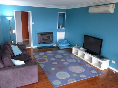 A LAKEHOUSE ESCAPE - A Waterfront Reserve On Shores Of Lake Macquarie - Accommodation Port Macquarie 4