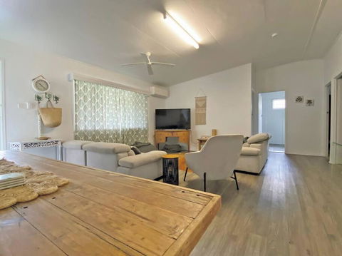 A LITTLE GREY SHACK - Accommodation Port Macquarie 1