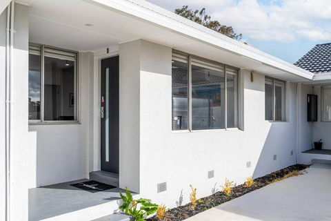 A Private Hideaway With Large Backyard And CarParks - Accommodation Port Macquarie 2